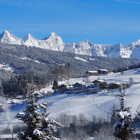 Ferienwohnung Holiday アパート *